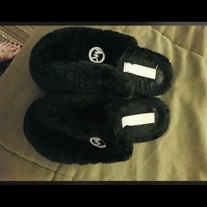 Michael Kors size large black bedroom slippers